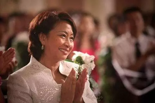 「包租婆」說她年輕時是校花,本以為開玩笑,看到照片後,我信了