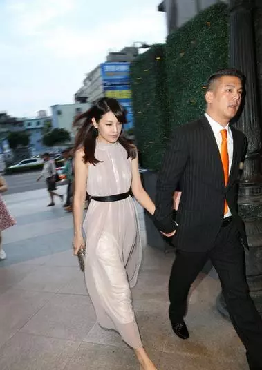 賈靜雯前夫孫志浩再婚時,新娘林若亞的「一句話」, 透露了兩人當初的「離婚原因」!