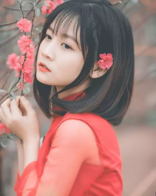 正妹女大生「靠一張絕美上課照」迅速竄紅!一抬頭「白皙仙女級臉蛋」網友又暴動:國民初戀❤
