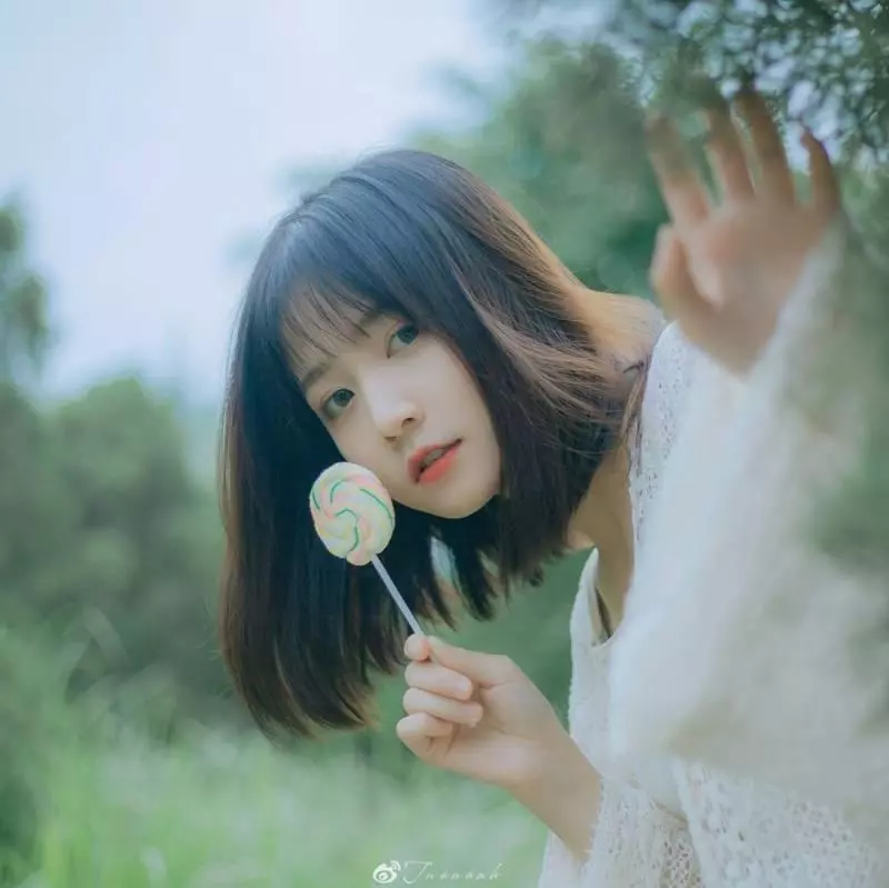 正妹女大生「靠一張絕美上課照」迅速竄紅!一抬頭「白皙仙女級臉蛋」網友又暴動:國民初戀❤