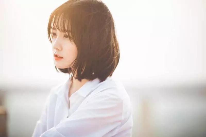 正妹女大生「靠一張絕美上課照」迅速竄紅!一抬頭「白皙仙女級臉蛋」網友又暴動:國民初戀❤