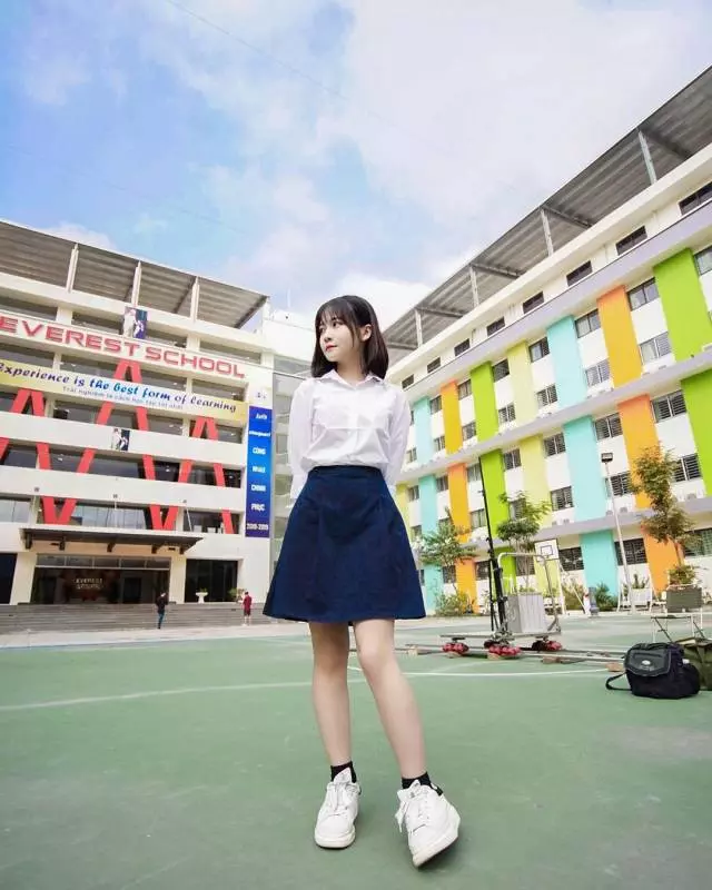 正妹女大生「靠一張絕美上課照」迅速竄紅!一抬頭「白皙仙女級臉蛋」網友又暴動:國民初戀❤