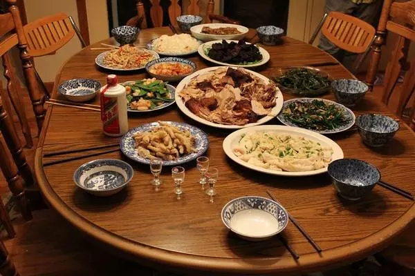 初二別回娘家!婆婆暗示媳婦留下「伺候大姑一家」 神隊友秒掏年終「我們要出國」下一句更辣
