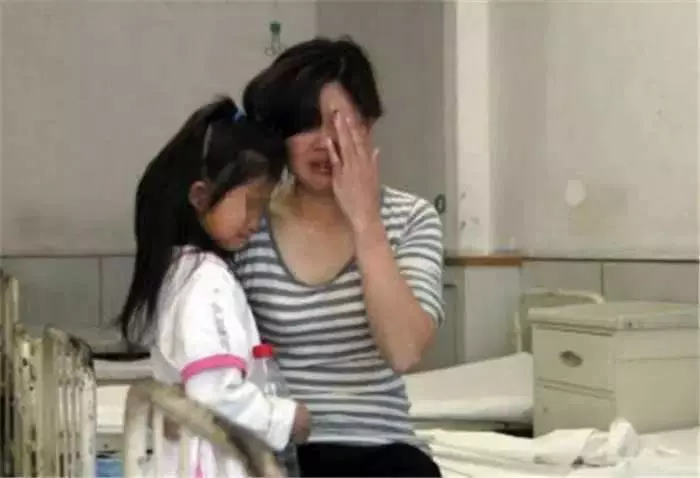 7歲女兒連續5天頭痛,醫生查不出問題,最後女兒無奈說出實情