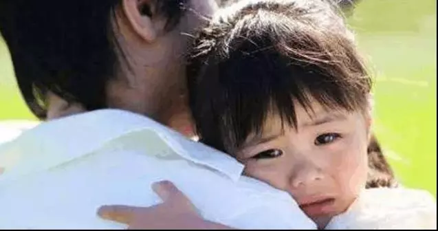 家長吼孩子,如果孩子是這種反應,說明他的人格正在悄悄改變