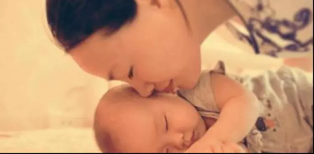 家長吼孩子,如果孩子是這種反應,說明他的人格正在悄悄改變