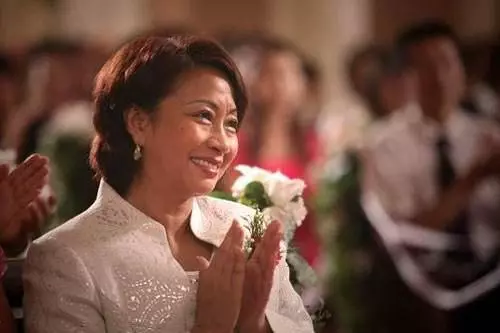 「包租婆」說她年輕時是校花,本以為開玩笑,看到照片後,我信了