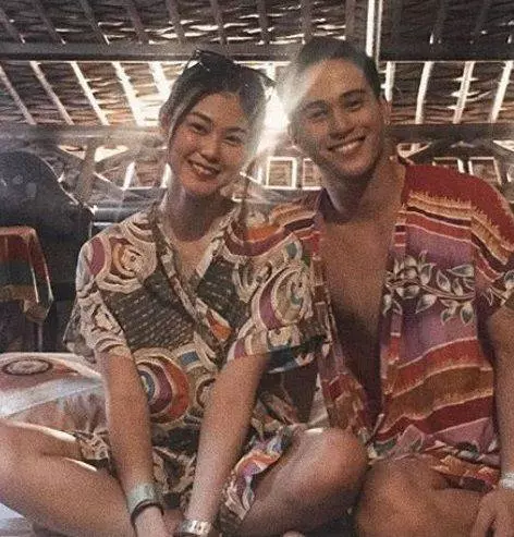 男友溺水身亡1年多 華裔痴情女曬照假裝他還在 !