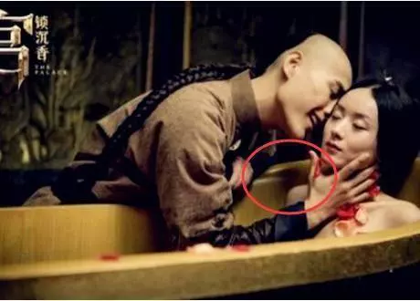 演員拍戲時的下半身是什麼狀態?看了不要笑
