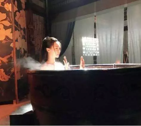 演員拍戲時的下半身是什麼狀態?看了不要笑
