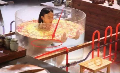 演員拍戲時的下半身是什麼狀態?看了不要笑