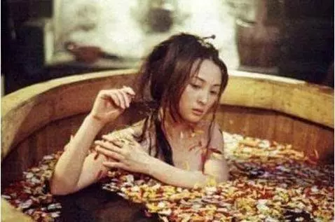 演員拍戲時的下半身是什麼狀態?看了不要笑