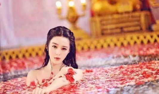 演員拍戲時的下半身是什麼狀態?看了不要笑