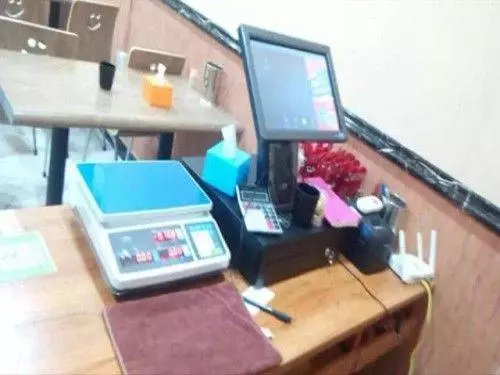 給父親辦壽宴,兒女們偷偷買了單,出門後老闆卻攔著不讓走:先把賬算完