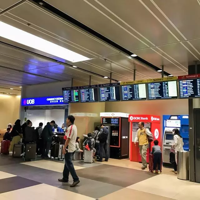新加坡這個華人國家,街道上卻全是英文,中國人很無奈!