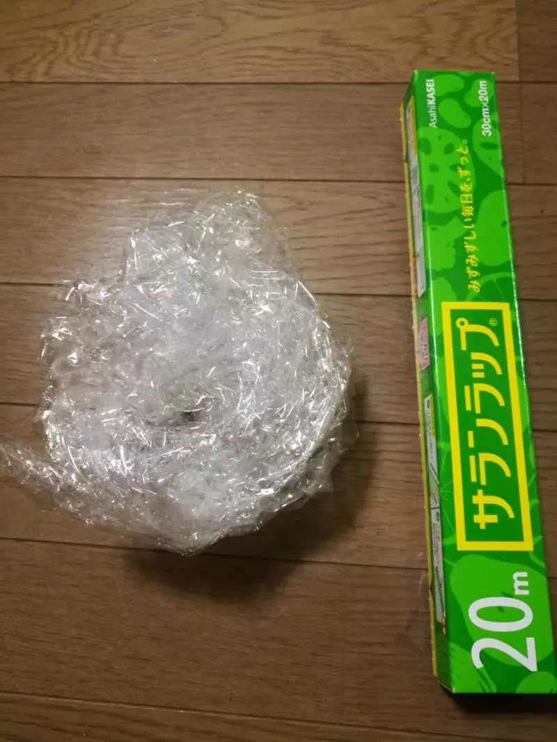 鋁箔金屬球落伍了?推特現在最夯的是把「保鮮膜」做成「玻璃球」!