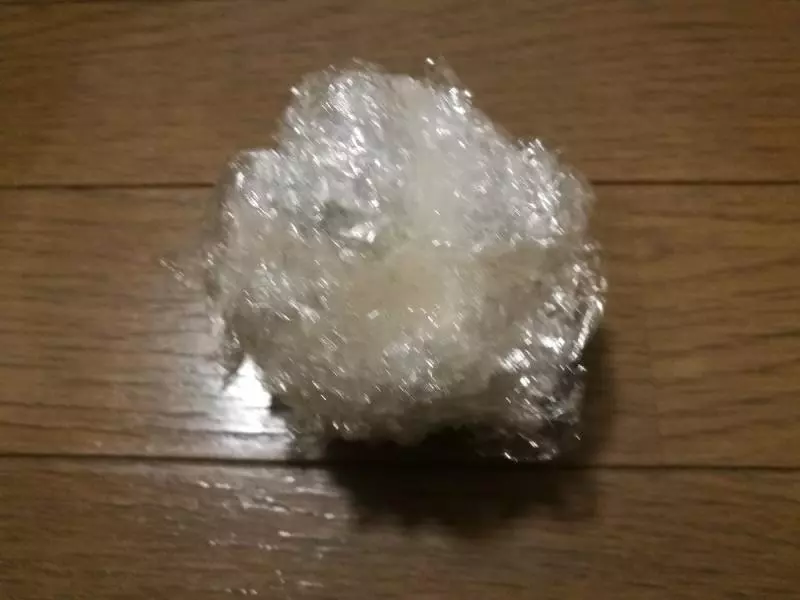 鋁箔金屬球落伍了?推特現在最夯的是把「保鮮膜」做成「玻璃球」!