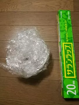 鋁箔金屬球落伍了?推特現在最夯的是把「保鮮膜」做成「玻璃球」!