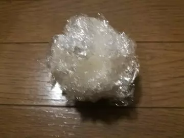 鋁箔金屬球落伍了?推特現在最夯的是把「保鮮膜」做成「玻璃球」!