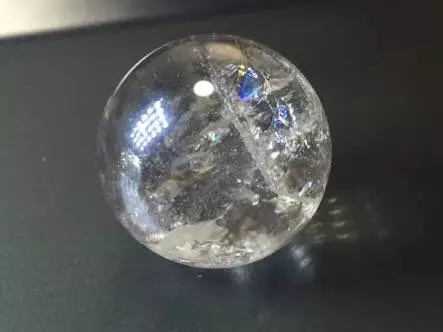 鋁箔金屬球落伍了?推特現在最夯的是把「保鮮膜」做成「玻璃球」!