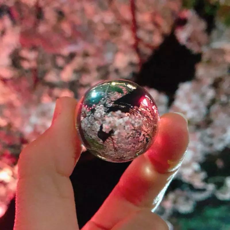 鋁箔金屬球落伍了?推特現在最夯的是把「保鮮膜」做成「玻璃球」!