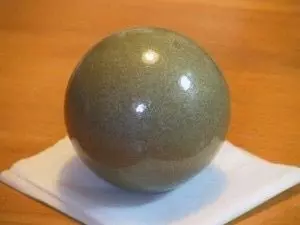 鋁箔金屬球落伍了?推特現在最夯的是把「保鮮膜」做成「玻璃球」!