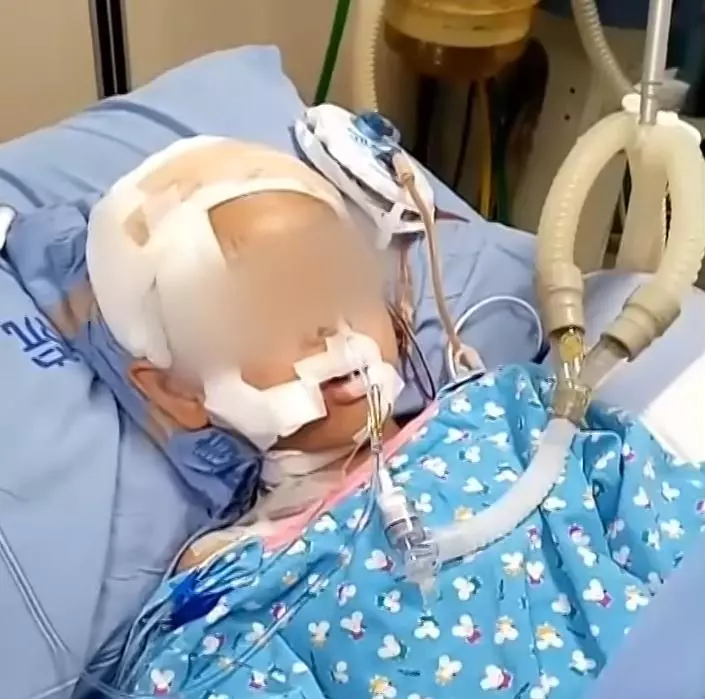 腦部重創昏迷4個月,普悠瑪翻覆受傷的7歲男童醒了,還會微笑!母:盼他叫一聲媽⋯