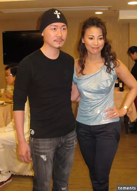 她曾是鐘楚紅接班人!卻下海拍片三點露盡!還和黃秋生假戲真作!如今….!