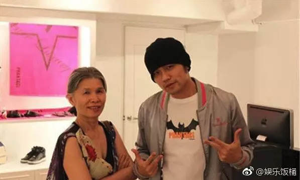 周杰倫辛酸史曝光!4歲開始「每天練琴2小時」,母親在旁「拿藤條」督促…周董感動告白:很感謝她 -