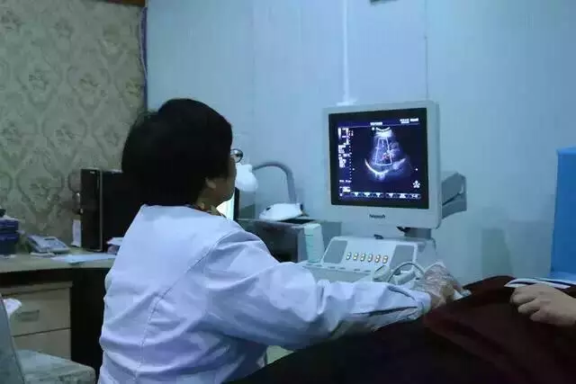 當年風雪夜裡的女棄嬰,如今成白領,親媽想來認親,被我拒絕