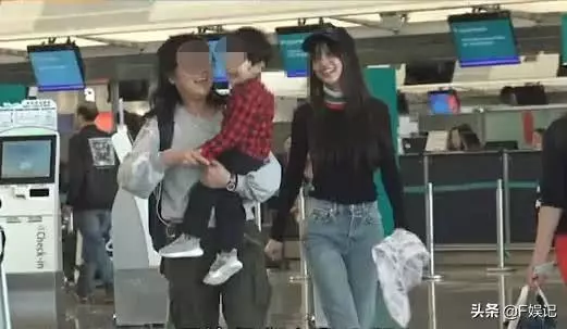 港媒再度曝光兒子小海綿的真容,看來黃曉明真不能忍了!