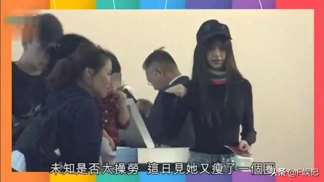 港媒再度曝光兒子小海綿的真容,看來黃曉明真不能忍了!