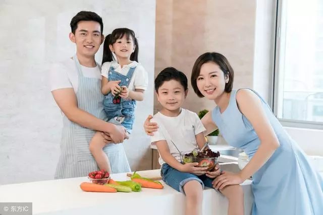 和妻子回老家過年,發現自己有個兒子,真相讓妻子走了又回來了