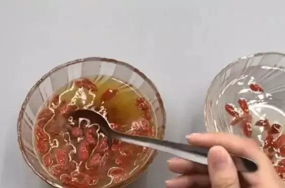 枸杞買回家不要直接吃,乾貨店老闆教我一招,沒想到這麼實用