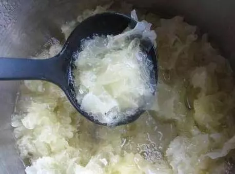 銀耳怎麼煮,才容易出膠?很多人把「第一步」做錯了,難怪不好吃