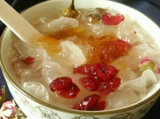銀耳怎麼煮,才容易出膠?很多人把「第一步」做錯了,難怪不好吃