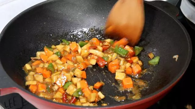 杏鮑菇新做法,又香又入味,口感比肉好,每次做兩盤都不夠吃