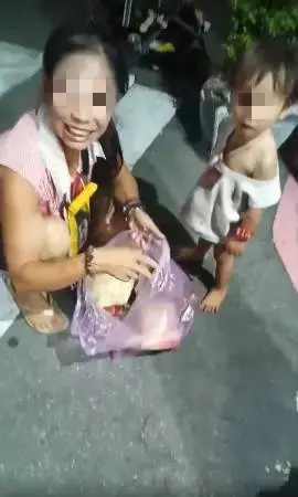 彰化一名外籍婦人總是帶2歲孩子撿垃圾桶「廚餘」吃!鄰居出面公開背後「隱情」