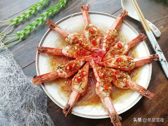 你蒸的大蝦沒別人做得好看,七扭八歪,你只是比別人少做了這一步