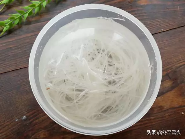 你蒸的大蝦沒別人做得好看,七扭八歪,你只是比別人少做了這一步