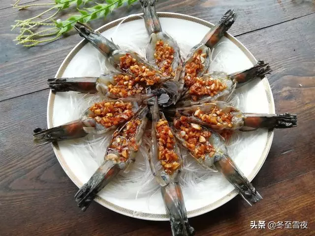 你蒸的大蝦沒別人做得好看,七扭八歪,你只是比別人少做了這一步