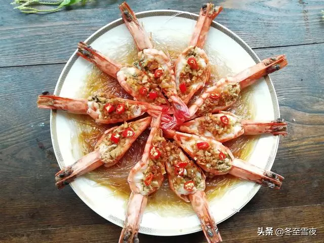 你蒸的大蝦沒別人做得好看,七扭八歪,你只是比別人少做了這一步