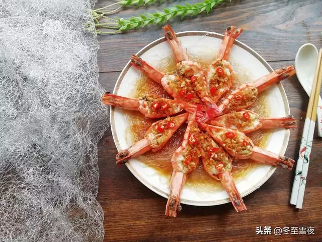 你蒸的大蝦沒別人做得好看,七扭八歪,你只是比別人少做了這一步
