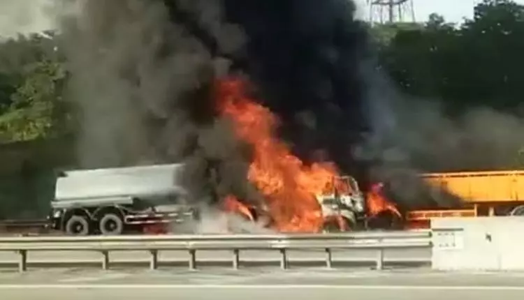 油槽車與羅里相撞· 南北大道旁烈火狂燒