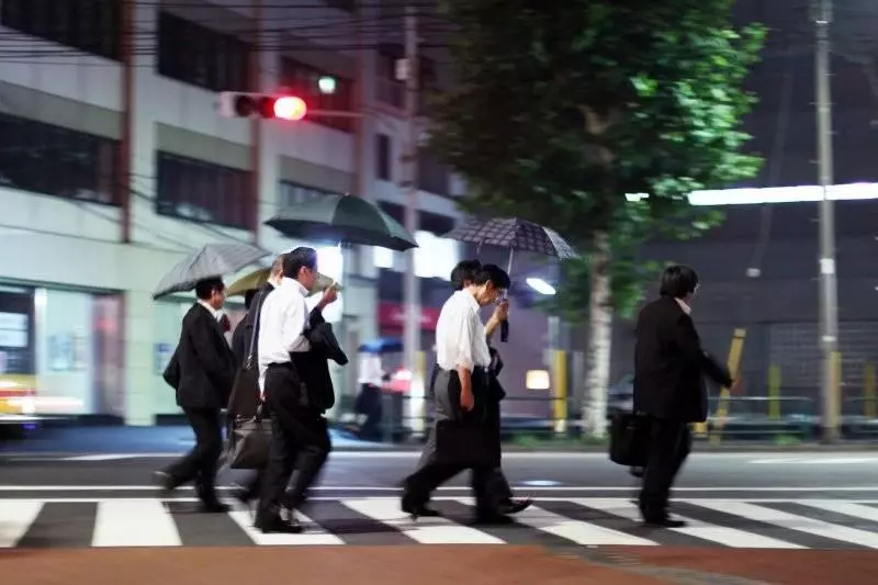 男子一個月「賺4萬5存不到錢」讓他超苦惱,當他PO出「收支明細」後....網友怒轟:你活該!