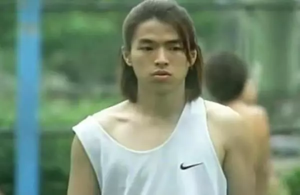 他曾經是偶像劇王子,女友車禍去世後,他代替她盡孝了七年,談過八段感情卻從不承認,現在竟然認了「她」