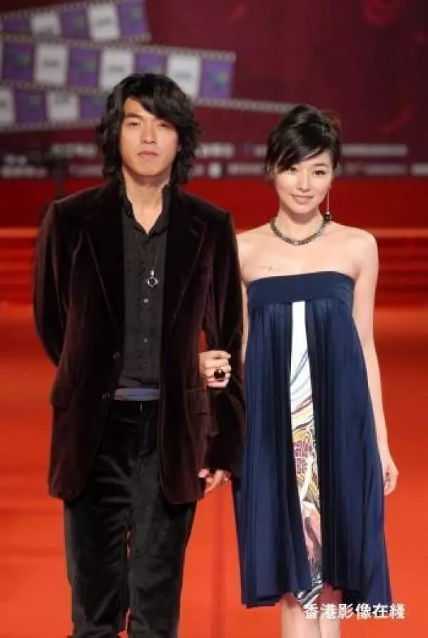 他曾經是偶像劇王子,女友車禍去世後,他代替她盡孝了七年,談過八段感情卻從不承認,現在竟然認了「她」