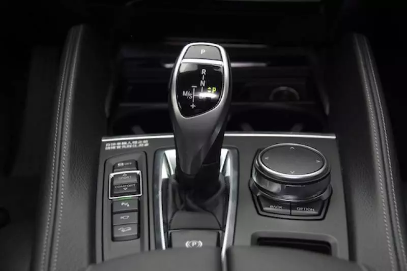 不只傳統手煞車成過去式,這些車內配備也將被取代!