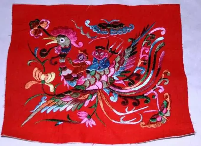 大陸旅遊,去苗寨時千萬別接苗族正妹遞的「布」,導遊:那可不是擦汗的,接了你就脫不了身