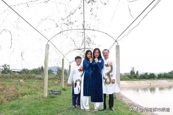 繼母為女兒征男友,網友看到合照後,卻想要繼母的聯繫方式!